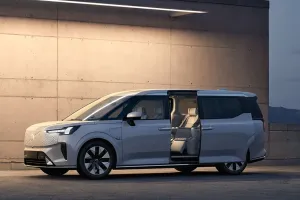 El Volvo EM90 llegará a Europa en 2024, un monovolumen eléctrico para viajar tan cómodo como en Business y con +600 km de autonomía