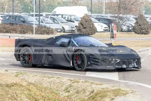 El futuro hypercar de Ferrari ya rueda como prototipo, ojo a estas interesantes fotos espía del sucesor híbrido del LaFerrari