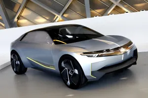 El Opel Experimental llega a España y transformará la marca alemana, así serán sus coches a partir de 2025