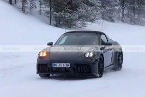 Otro Porsche 911 más que se destapa, el Targa GTS 2025 muestra un estilo más moderno y agresivo en sus últimas pruebas de invierno