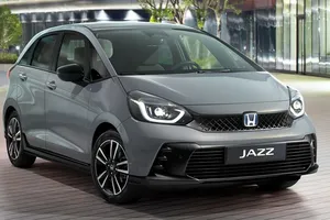 El nuevo Honda Jazz 2024 ya tiene precios en España, la gama del pequeño híbrido japonés estrena con las versiones Advance y Sport