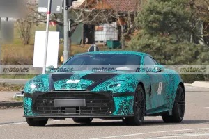 Los rumores se hacen realidad, el nuevo Aston Martin DBS es cazado en pruebas con un diseño revolucionario en un superdeportivo de 800 CV