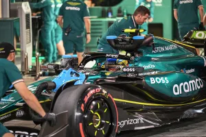 Aston Martin, con un ojo en el motor Mercedes; el equipo oficial y Williams tuvieron problemas en Baréin