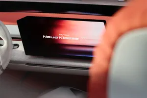 Así es el interior del futuro BMW iX3, el diseñador jefe de la marca anuncia el concept Vision Neue Klasse X que marca el diseño del SUV eléctrico