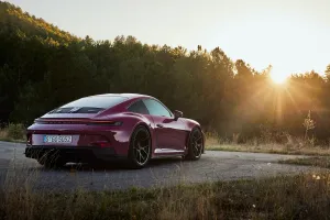 Porsche confirma un secreto a voces: estamos a punto de descubrir el primer 911 híbrido de la historia