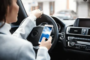 13 malas costumbres mientras conducimos: demasiado habituales y peligrosas al volante
