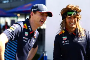 Max Verstappen aclara su posición en Red Bull, mientras Checo Pérez afirma que su marcha «sería un duro golpe»