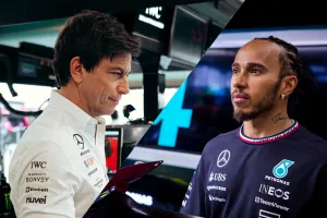 Mercedes sigue dando tumbos y con experimentos fallidos: Hamilton 'raja' y Wolff le responde «frustrado»