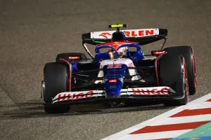 El momento de tensión entre Yuki Tsunoda y Daniel Ricciardo que pudo acabar en desastre