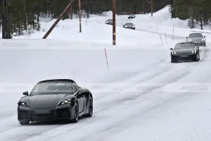 Una caravana de prototipos del nuevo Porsche Boxster eléctrico cruzan el Círculo Polar Ártico, un roadster de ensueño con hasta 600 CV y 500 km de autonomía