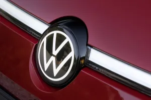 Volkswagen va a contracorriente. El gigante alemán lanzará 30 modelos en 2024, varios de ellos eléctricos a pesar de la resistencia del mercado