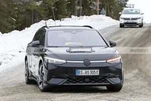 El Volkswagen ID.7 GTX Tourer reaparece en las pruebas de invierno prácticamente destapado,  será el familiar más rápido de la marca