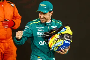 El último jefe de equipo en llegar a la F1, fan absoluto de Fernando Alonso: «Me abrió los ojos por completo»