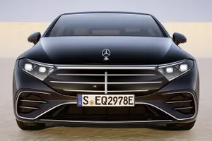 El lujoso Mercedes EQS acomete una importante actualización, estrena imagen a la vez que eleva el confort y la autonomía con más de 800 km