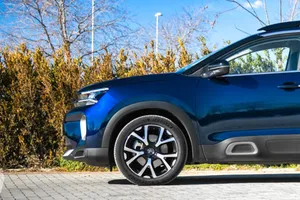 Más de 5.000 € de descuento y etiqueta ECO, el mejor SUV de Citroën está en oferta y pone en apuros al Ford Kuga