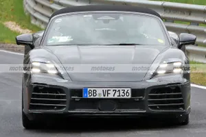 El nuevo Porsche Boxster eléctrico da un gran salto, se estrena en las exigentes pruebas en Nürburgring volando sobre su asfalto