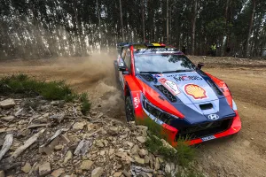 Thierry Neuville duerme como primer líder en el Rally de Portugal tras firmar el mejor crono en el SS1