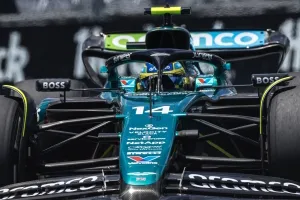 Fernando Alonso lanza un nuevo mensaje a la FIA: «La carrera sprint no significa nada, no nos dejan luchar...»