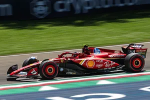Los Ferrari se quedan un poco atrás y Carlos Sainz sufre con los neumáticos: «He ido más lento con el blando que con el medio»