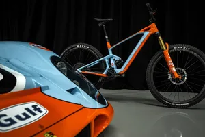 ¿Una eBike inspirada en el mítico Porsche 917K de Le Mans? Mondraker la ha creado y es brutal