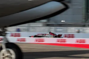 Edo Mortara arrebata la pole del sábado a los pilotos de DS Penske en el ePrix de Berlín