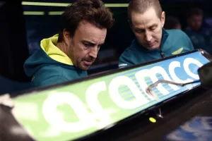 Fernando Alonso, una pesadilla para los ingenieros de Aston Martin: «Hace preguntas en las que no hemos pensado»