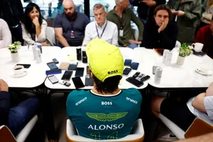 Fernando Alonso expone el gran problema del Aston Martin AMR24: «El simulador perdona muchas cosas, la pista no»