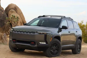 El nuevo Jeep Wagoneer S también sumará una versión deportiva Trailhawk, 800 Nm de fuerza eléctrica para aventuras off-road