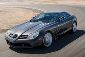 El astronómico precio del glamour, cambiar los frenos del Mercedes SLR McLaren deja boquiabiertos incluso a los más adinerados