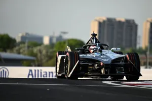 Mitch Evans supera a Pascal Wehrlein para lograr el triunfo en la primera carrera del ePrix de Shanghái