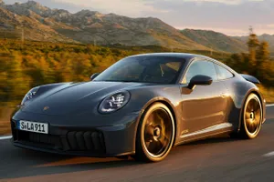 Llega el nuevo Porsche 911 2025, una maravilla de la ingeniería híbrida con estilo y prestaciones de alta gama para un icono