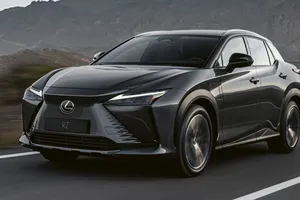 El Lexus RZ es ahora un SUV eléctrico más asequible, la nueva versión de acceso 300e ya tiene precios en España