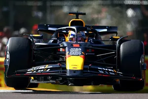 Max Verstappen elimina cualquier atisbo de duda con su séptima pole, pero los McLaren están muy cerca