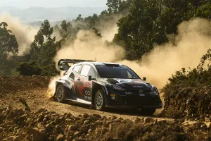 Sébastien Ogier se coloca líder del Rally de Portugal tras los abandonos de Kalle Rovanperä y Takamoto Katsuta