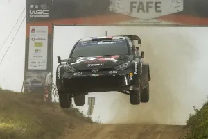 Sébastien Ogier aguanta la presión de Ott Tänak para llevarse el triunfo en el Rally de Portugal