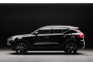 Volvo quiere el trono de los coches eléctricos de Tesla. Ahora, ataca con uno de los ases de Elon Musk