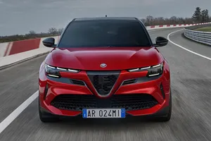 Nuevo Alfa Romeo Junior Veloce, un pequeño y lujoso SUV eléctrico que entrega 280 CV