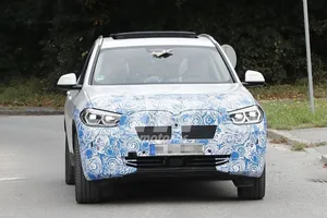 El nuevo BMW iX3 comienza sus pruebas en carreteras públicas