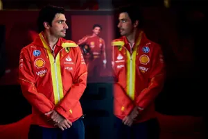 Cómo afecta a Carlos Sainz que todos los equipos de F1 estén haciendo contratos de dos años y por qué lo hacen