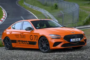 ¿Vacaciones en Nürburgring? El Genesis G70 se transforma en taxi para ofrecerte la 'carrera' más cara y rápida de tu vida