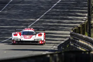 Kévin Estre y Porsche le birlan a Cadillac la pole de las 24 Horas de Le Mans en el último suspiro