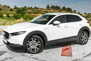 Etiqueta ECO y más de 4.500 € de descuento, así es el SUV de Mazda en oferta que pone las cosas difíciles al Volkswagen T-Roc