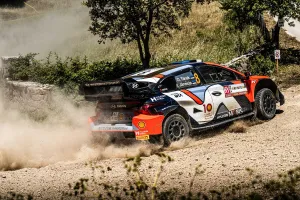 Ott Tänak le birla la victoria a Sébastien Ogier en el Rally de Italia-Cerdeña por dos décimas