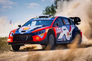 Ott Tänak repite como el más rápido en el SS1 y es el primer líder del Rally de Polonia