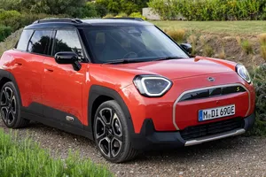 El SUV eléctrico más pequeño de MINI ya tiene precios en España, llega el nuevo Aceman con hasta 405 km de autonomía