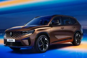 El nuevo Renault Grand Koleos es el último gran SUV de la marca del Rombo, híbrido y al que el Espace mira con envidia