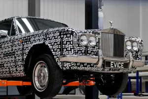 ¿Sacrilegio? Este Rolls-Royce Silver Shadow de los 70 se transforma en un eléctrico con más del doble de potencia que el original