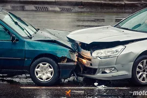 Esto no te va a gustar. La nueva ley de la UE beneficia a los seguros de coches con piezas 'recicladas' en las reparaciones de siniestros