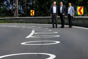 ¿Has visto estos círculos pintados en la carretera? Para esto sirven y esto debes hacer si te los encuentras