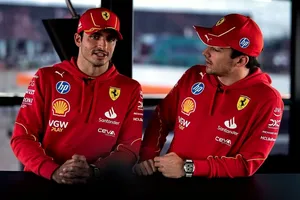 Damon Hill no entiende por qué Ferrari prefiere a Leclerc antes que a Carlos Sainz. Y sus argumentos tienen lógica